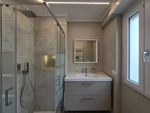 Luxury Room with private en-suite Bathroom in vibrant Garbatella neighborhood!