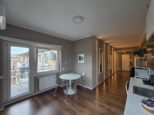 Luxury Room with private en-suite Bathroom in vibrant Garbatella neighborhood!