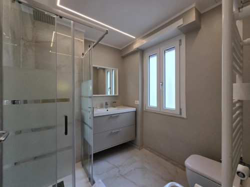 Luxury Room with private en-suite Bathroom in vibrant Garbatella neighborhood!