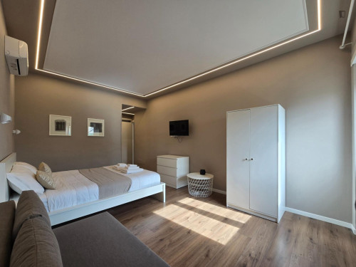 Luxury Room with en-suite private Bathroom at Garbatella metro station