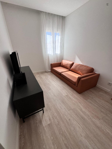 Fascinating Double Bedroom close to Carcavelos Train Station