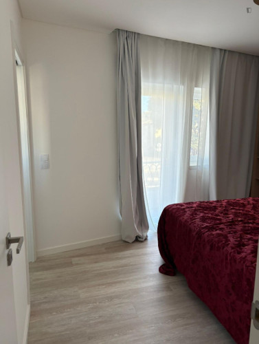 Fascinating Double Bedroom close to Carcavelos Train Station