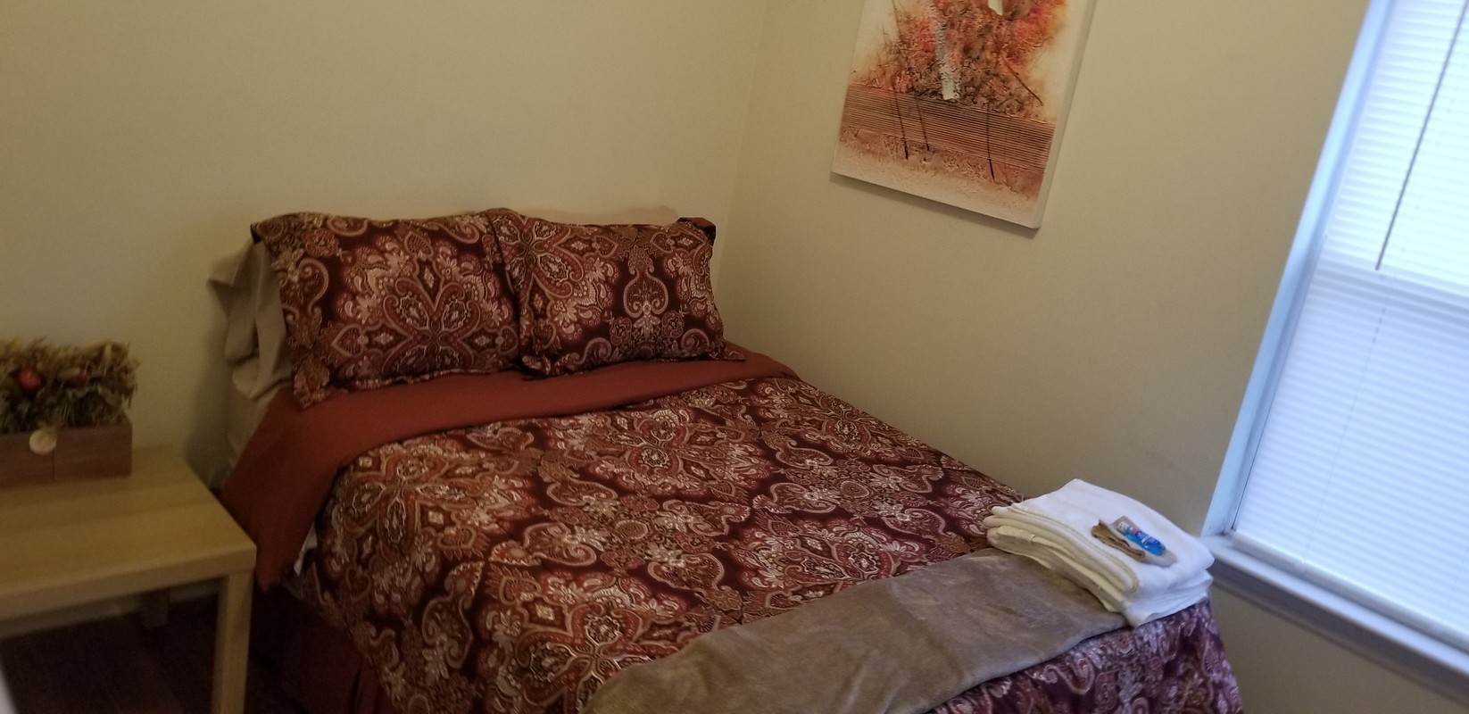 Comfy Double Bedroom With Closet Space(Full Room) - 1