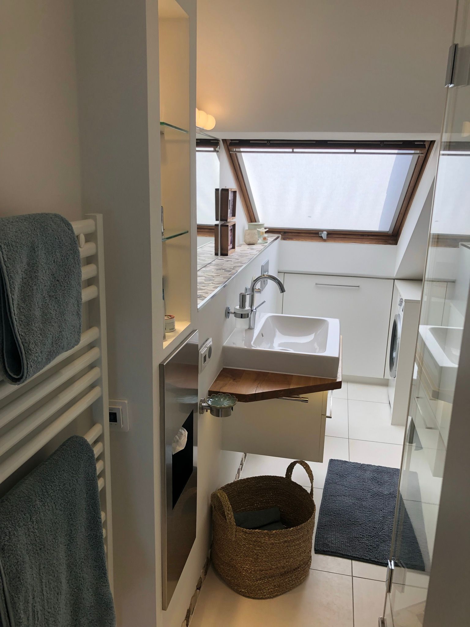  Exclusive Top Floor Flat On 58 Square Metres Of Living Space With Loft Charm And Terrace In The Hear  -  Exclusive top floor flat on 58 square metres of living space with loft charm and terrace in the heart yet quiet location of Krefeld-Fischeln  - Gallery -  3