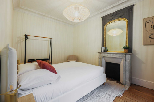 Charming apartment with balcony -2BR-4P- Madeleine