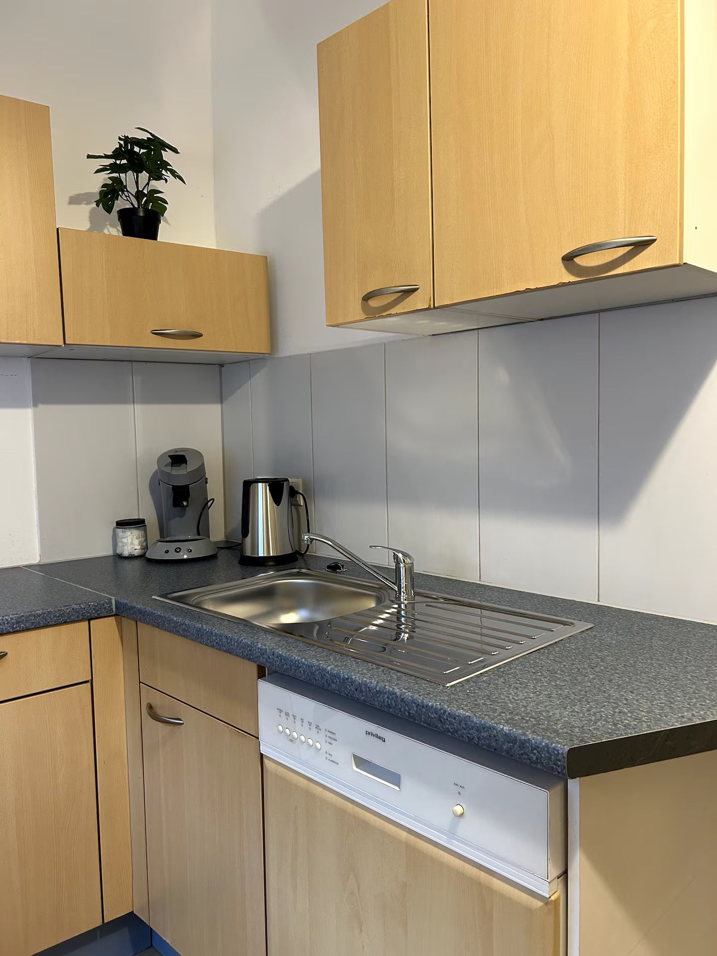  Quiet Accommodation With Netflix, Kitchen & Washing Machine  -  Quiet accommodation with Netflix, kitchen & washing machine  - Gallery -  10