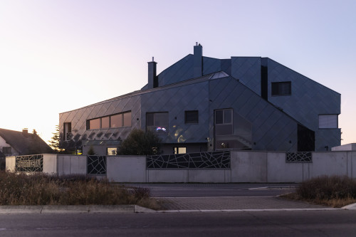 Stylish Lower Ground, Quiet, Modern & Terrace