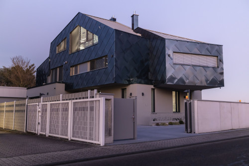 Stylish Lower Ground, Quiet, Modern & Terrace