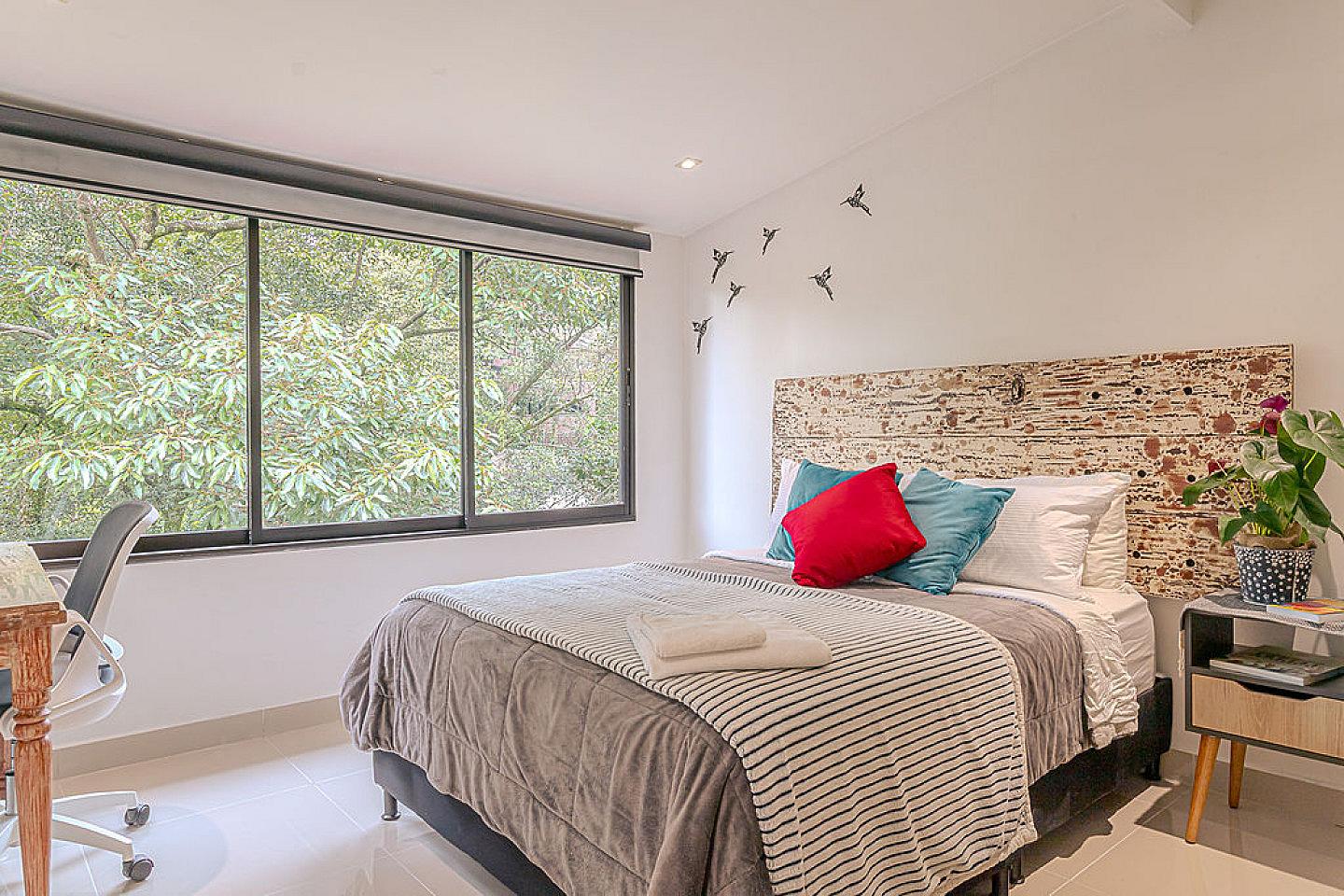 Standard Room - Lush Jungle-Inspired Coliving El Poblado - Gallery - 10