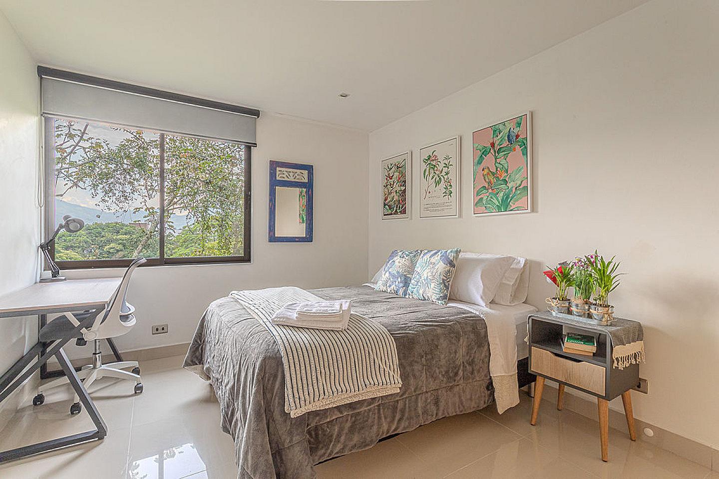 Standard Room - Lush Jungle-Inspired Coliving El Poblado - Gallery - 11