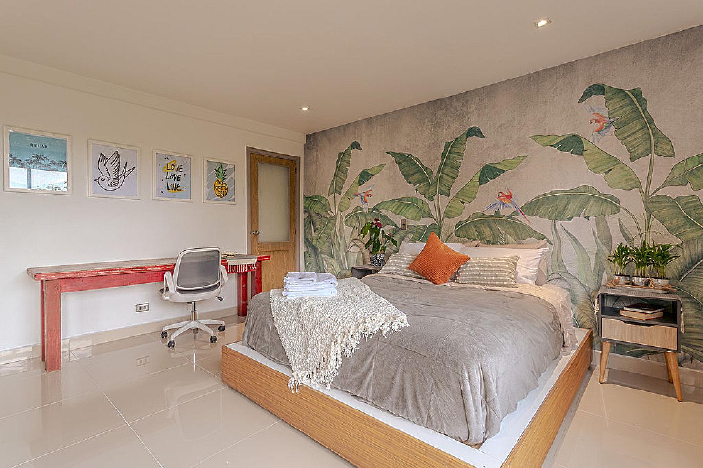 Master Bedroom With Ensuite Bathroom - Lush Jungle-Inspired Coliving El Poblado - Gallery - 5