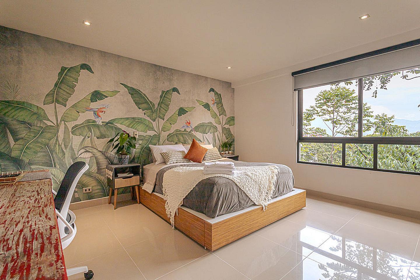 Master Bedroom With Ensuite Bathroom - Lush Jungle-Inspired Coliving El Poblado - Gallery - 11