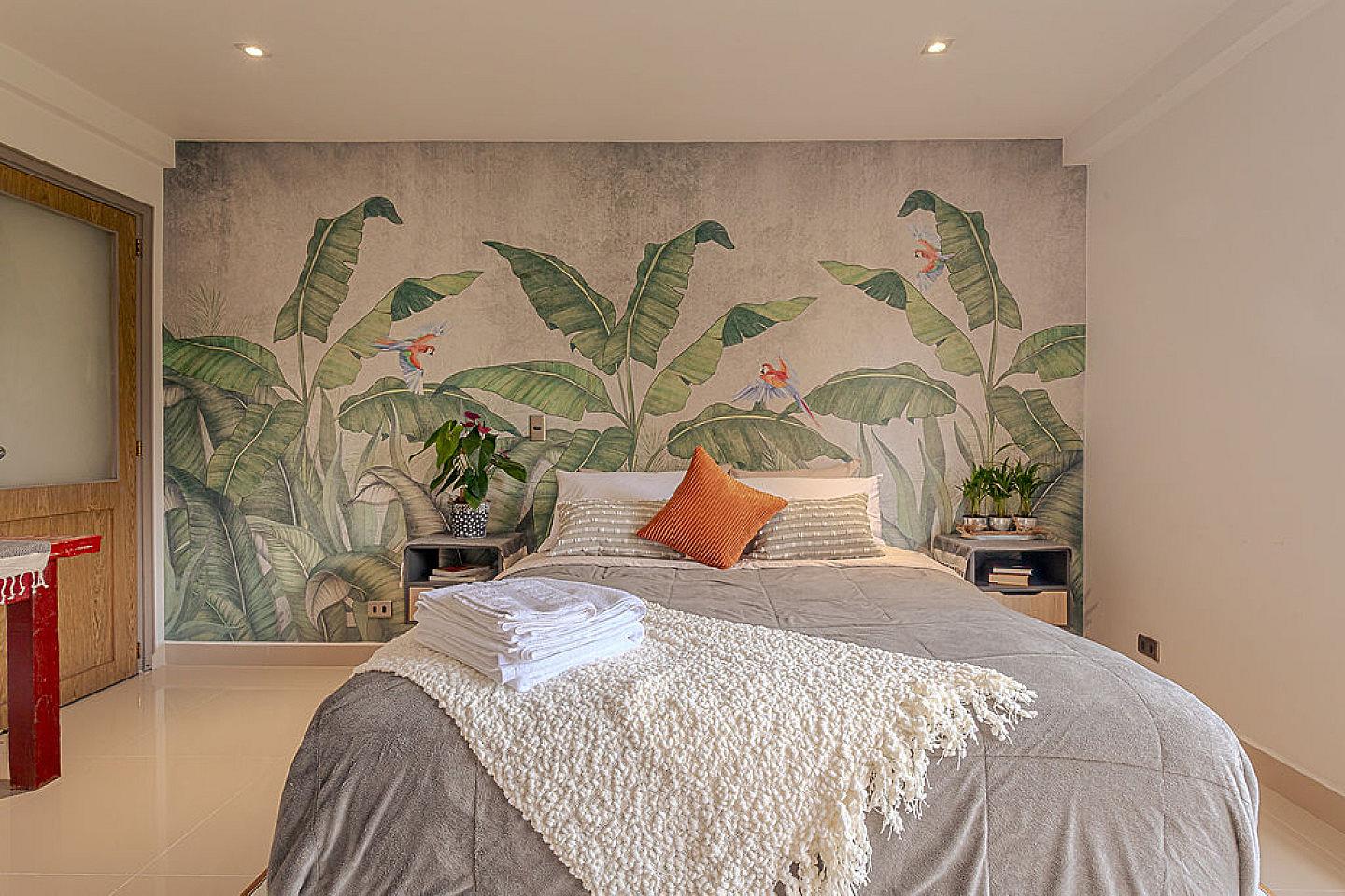Master Bedroom With Ensuite Bathroom - Lush Jungle-Inspired Coliving El Poblado - Gallery - 14