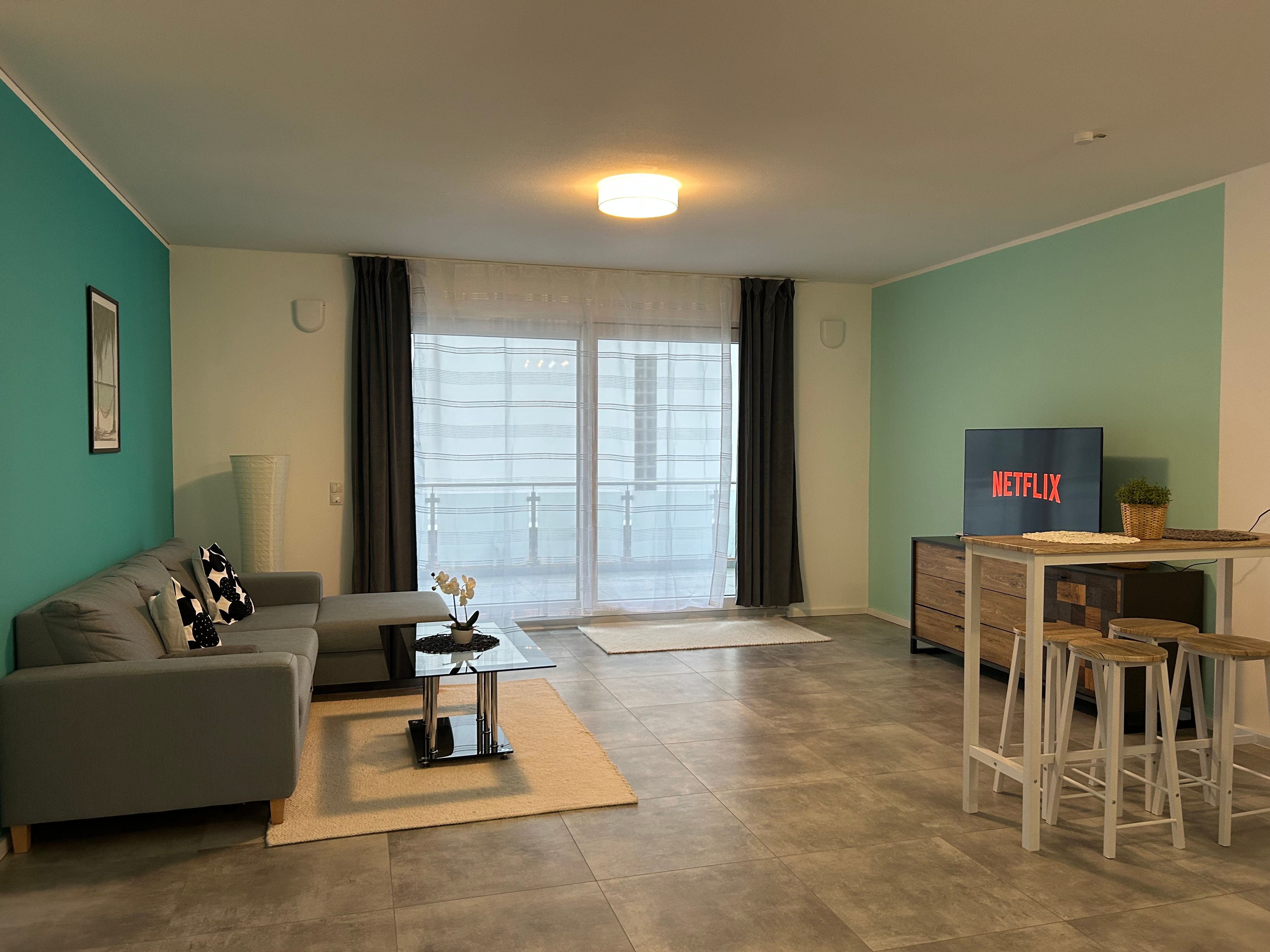 Only 9 Min Walk To City Center | Balcony | Netflix - Only 9 min walk to city center | Balcony | Netflix - Gallery - 7