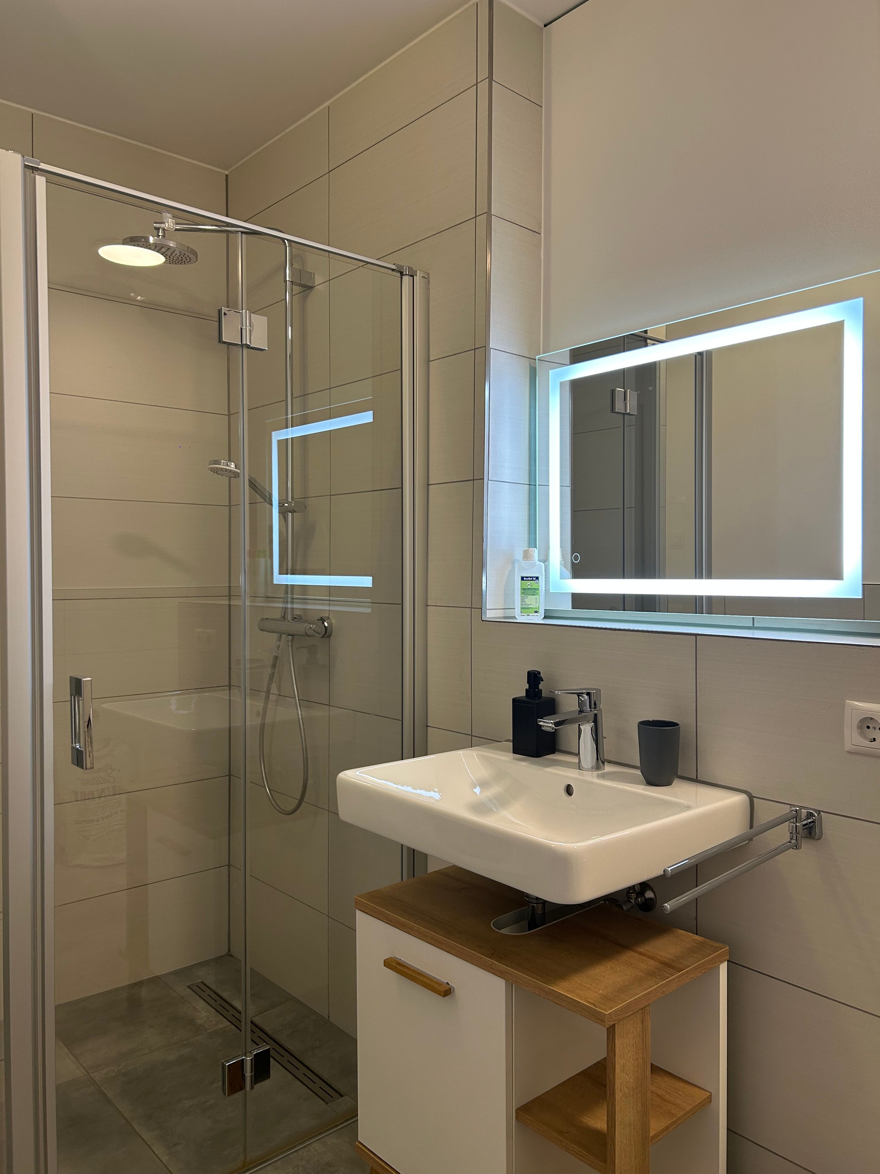 Only 9 Min Walk To City Center | Balcony | Netflix - Only 9 min walk to city center | Balcony | Netflix - Gallery - 4