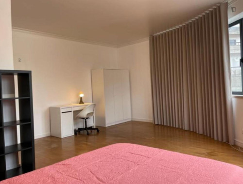 Charming bedroom near Moinho do Papel