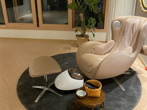 easy, single with 2 cats!