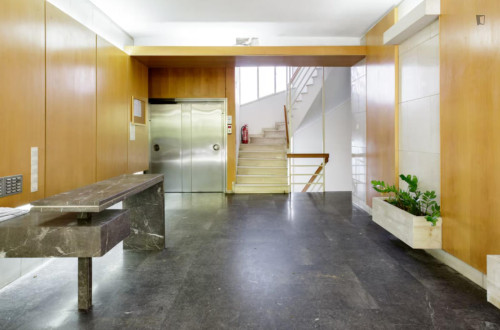 Elegant 2 Bedroom Apartment with a balcony close to Athens National Garden