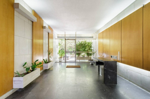 Elegant 2 Bedroom Apartment with a balcony close to Athens National Garden