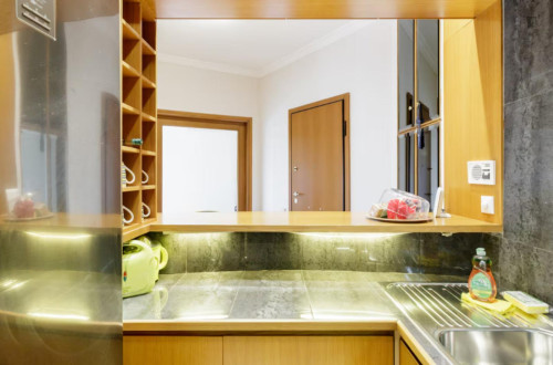 Elegant 2 Bedroom Apartment with a balcony close to Athens National Garden