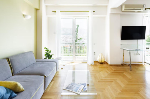 Elegant 2 Bedroom Apartment with a balcony close to Athens National Garden