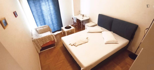 Cute double bedroom, with a balcony, in the heart of Athens