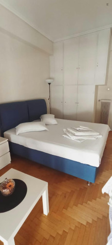 Cute double bedroom, with a balcony, in the heart of Athens
