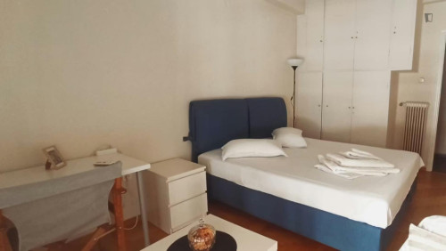 Cute double bedroom, with a balcony, in the heart of Athens