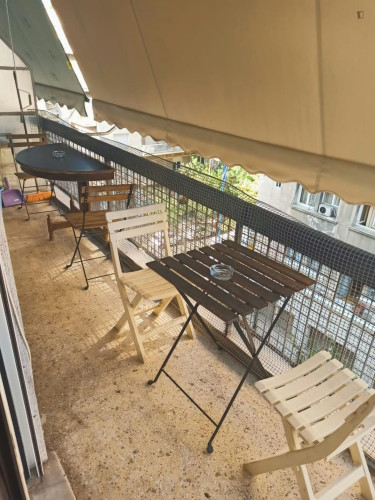 Cute double bedroom, with a balcony, in the heart of Athens