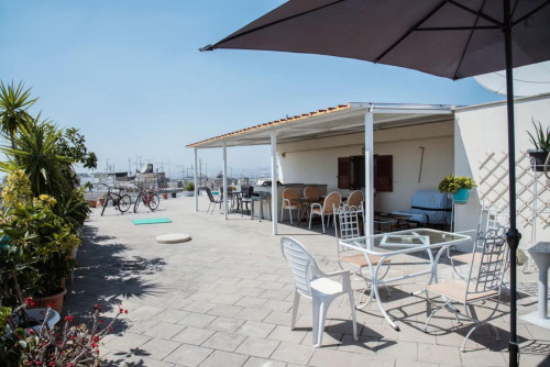 Excellent double bedroom with a balcony, near the National Archaeological Museum