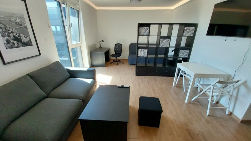 Alexanderplatz: Fully Furnished Bright Studio with Registration