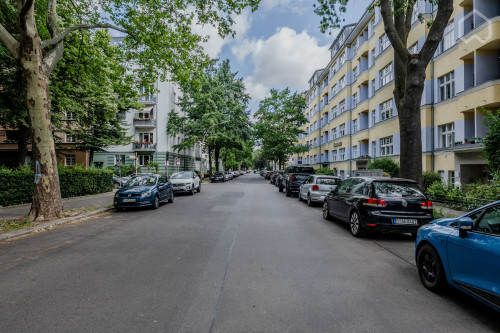 Bright 1-Room Apartment with Balcony in Charlottenburg