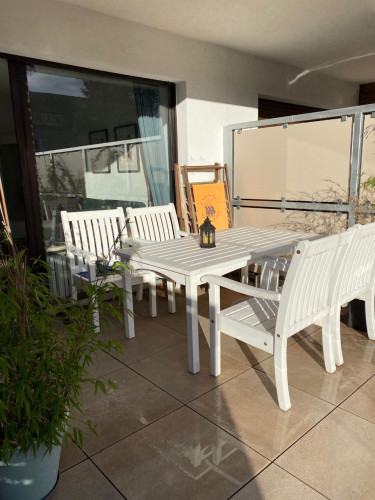 Quiet and green terraced apartment with underground garage