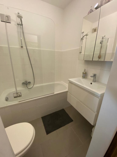 Quiet and green terraced apartment with underground garage