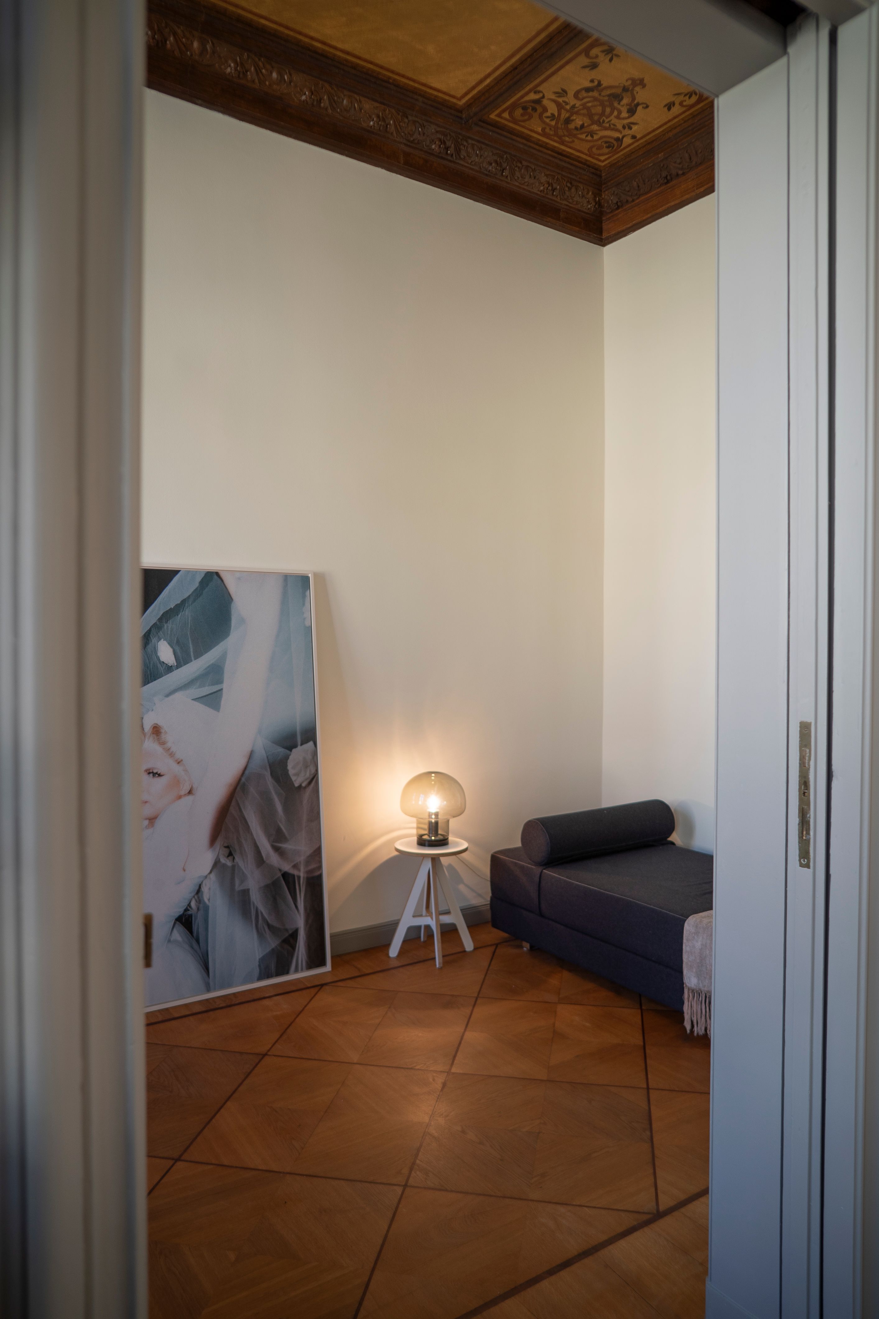 A Beautifully Freshly Restored Historic Apartment With A Modern, Personal Touch - 15
