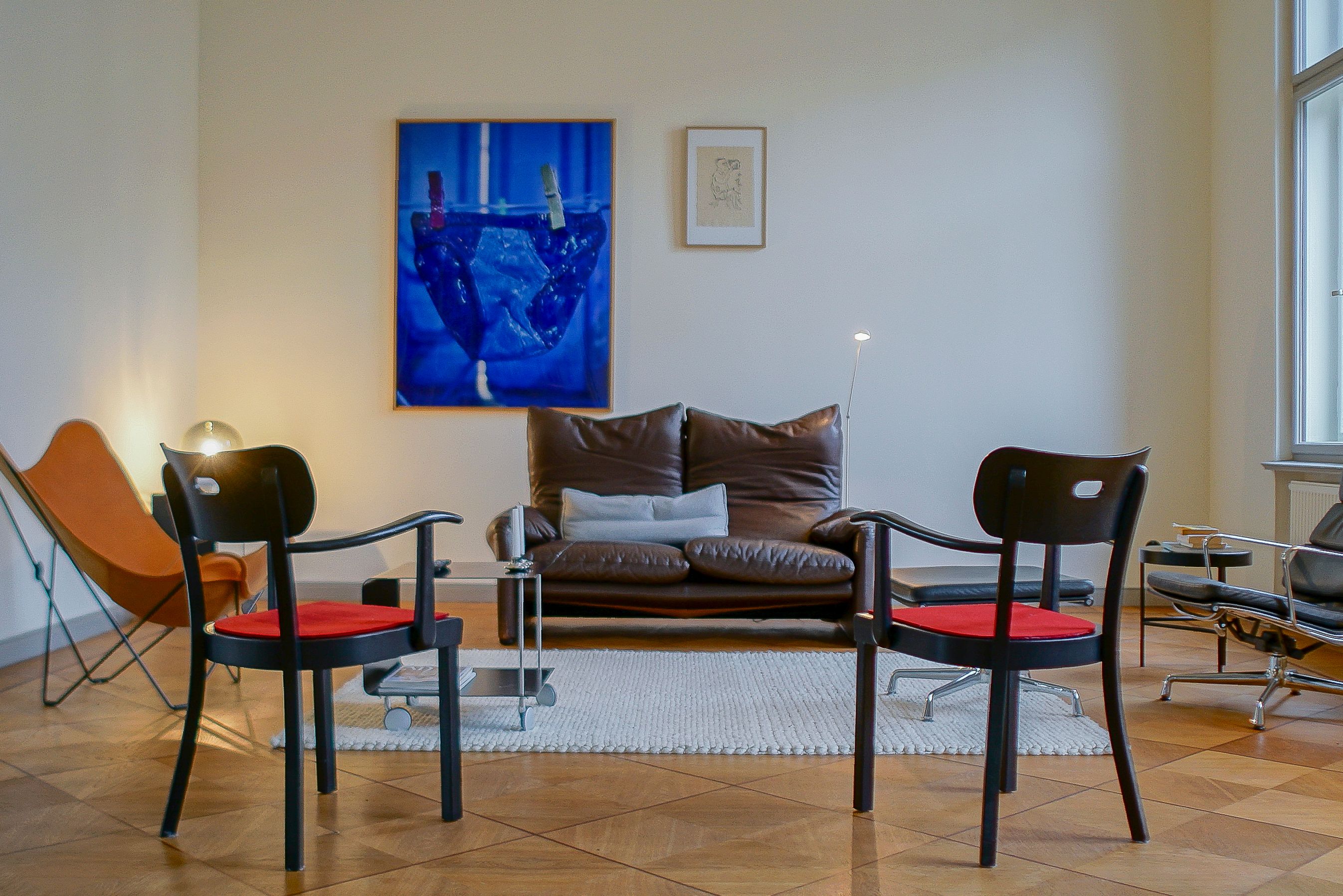 A Beautifully Freshly Restored Historic Apartment With A Modern, Personal Touch - 11