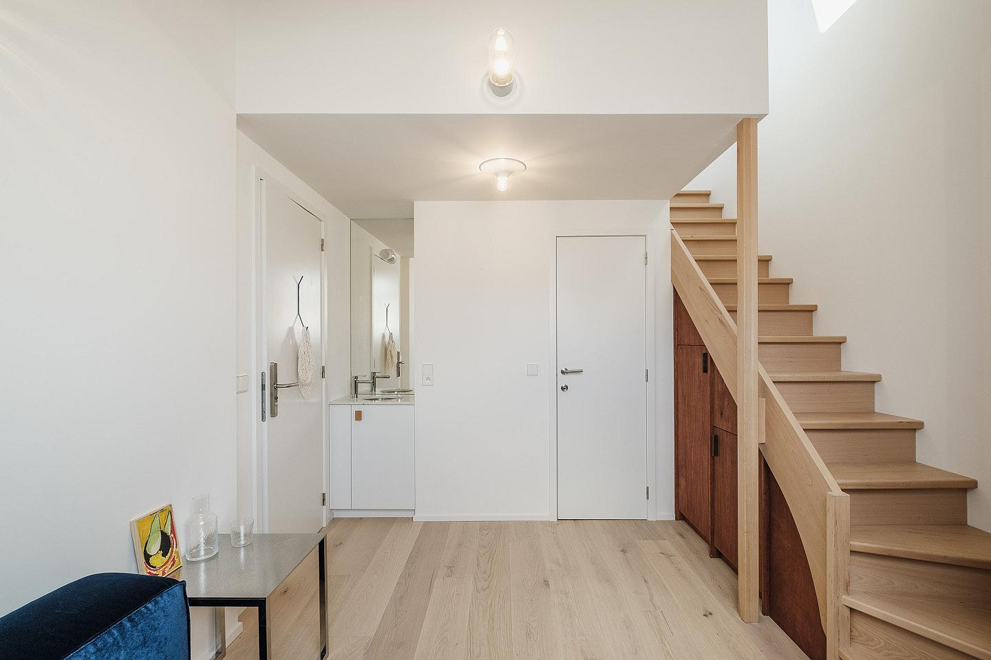 Suite With Private Bathroom And Toilet - 19