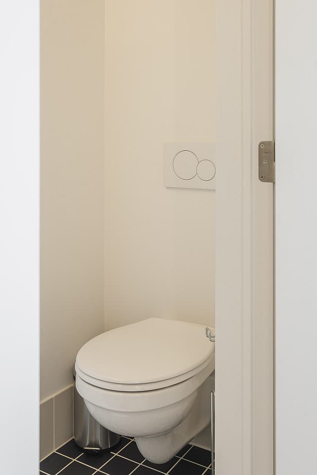 Suite With Private Bathroom And Toilet - 13