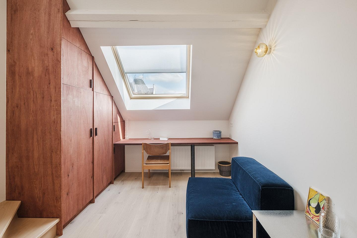 Suite With Private Bathroom And Toilet - 17