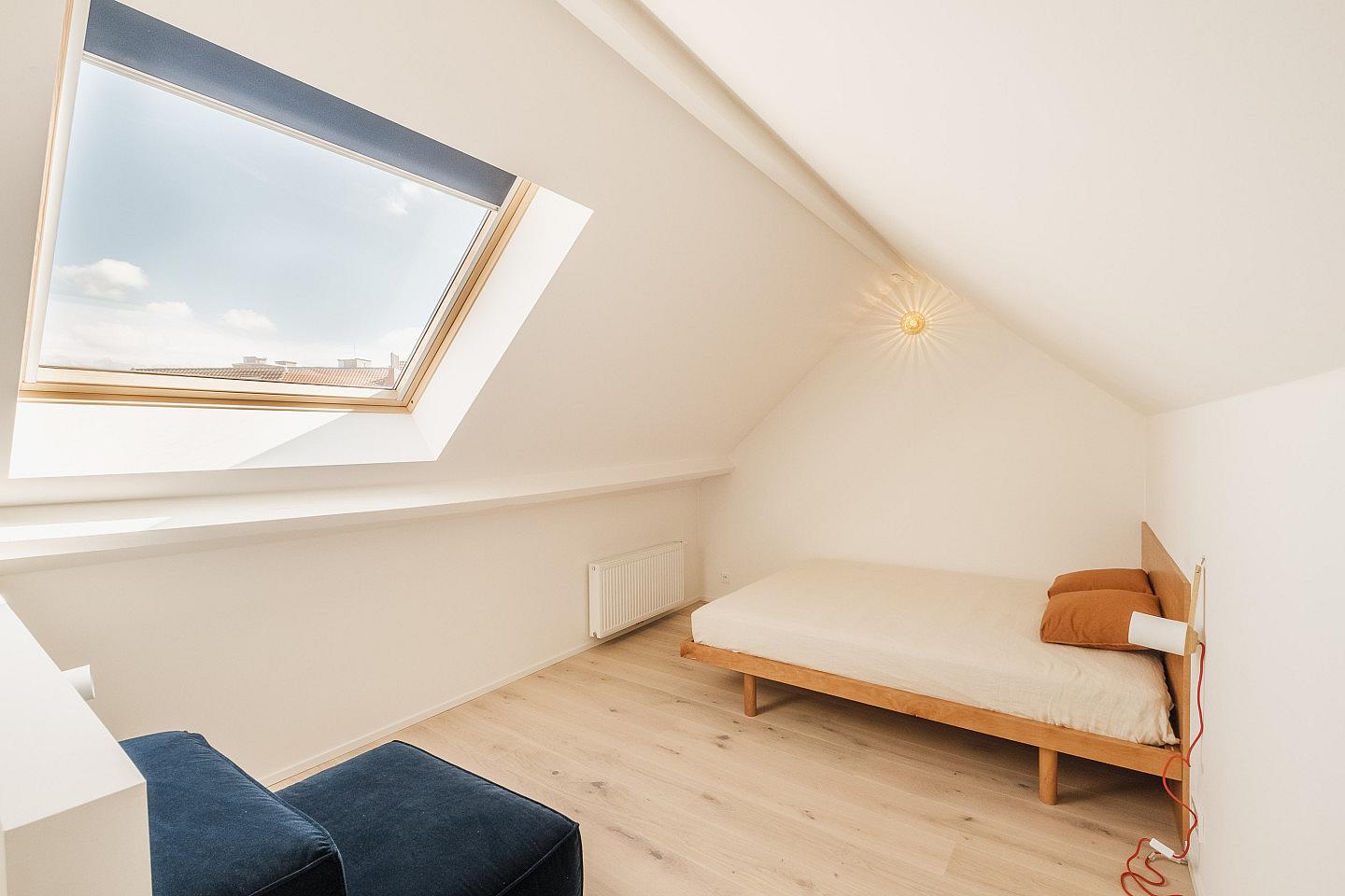 Suite With Private Bathroom And Toilet - 11