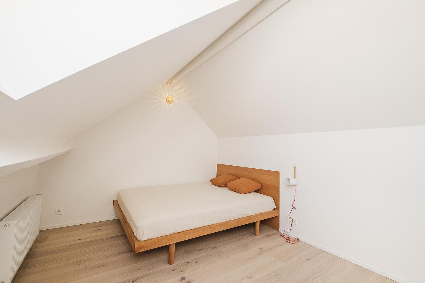 Suite With Private Bathroom And Toilet - 10
