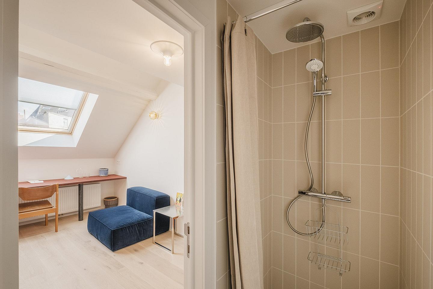 Suite With Private Bathroom And Toilet - 5