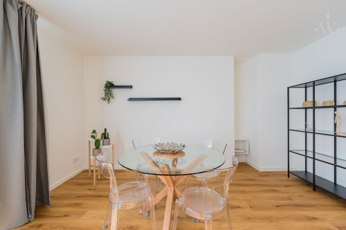 Chic 2 bedroom apartment with a view!