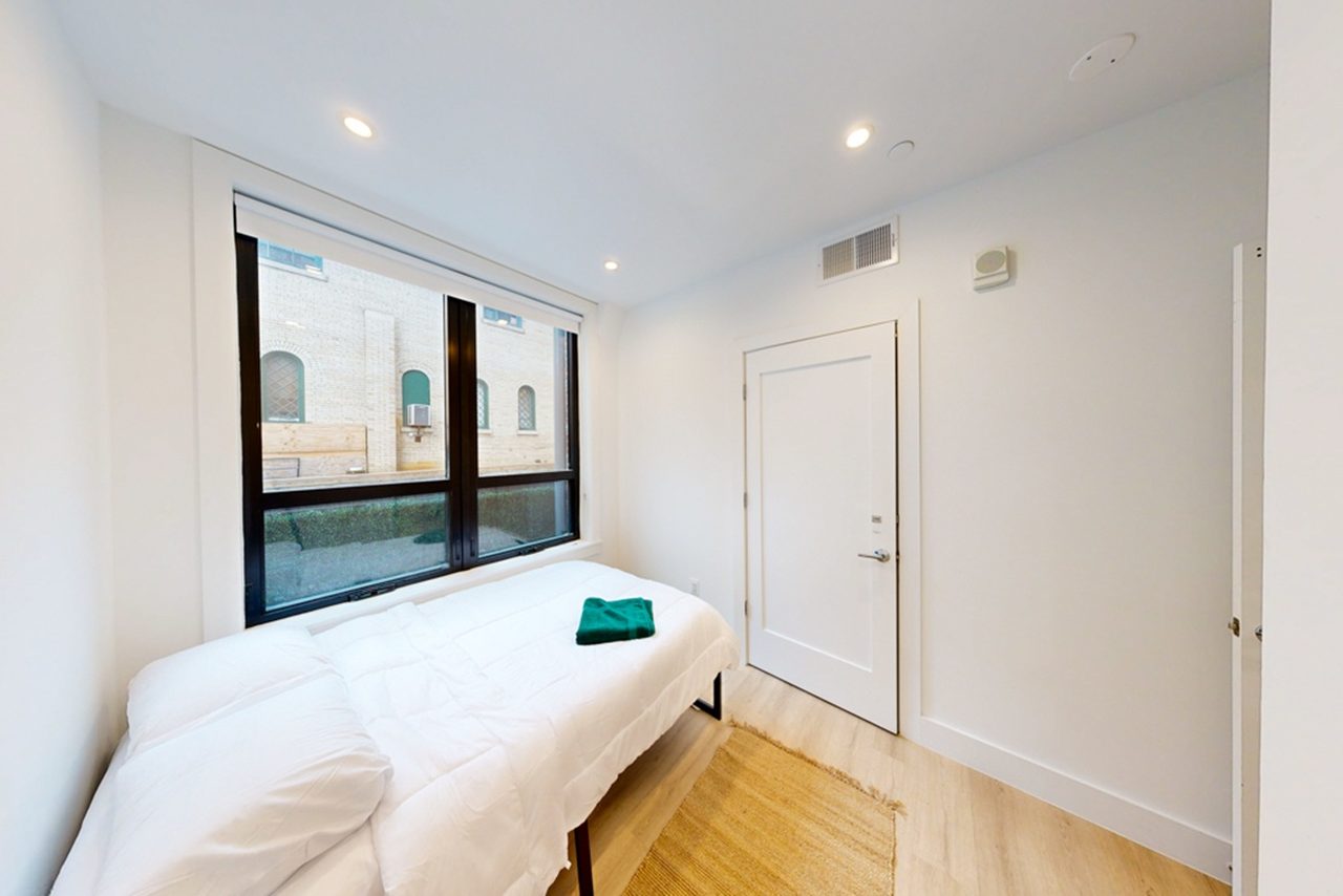  #1903: Dupont Circle - Queen Bedroom B  -  #1903: Dupont Circle  - Gallery -  1