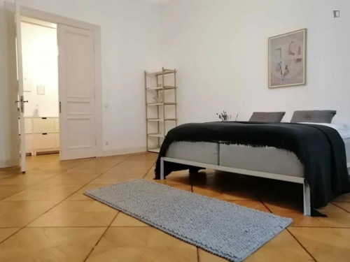 Spacious double bedroom in shared flat in Charlottenburg