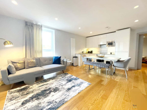 2BR 2 BathroomsI Modern Apartment with Big Balcony I Hale Barns I Restaurants, Café, Supermarket Downstairs I *Cheshire Apartments*