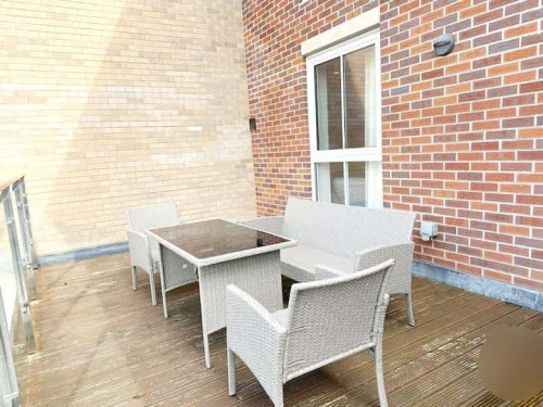 2BR 2 BathroomsI Modern Apartment with Big Balcony I Hale Barns I Restaurants, Café, Supermarket Downstairs I *Cheshire Apartments*