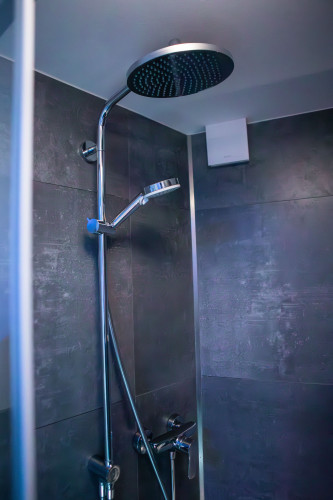 Exclusive Living in Düsseldorf-Derendorf: Renovated 1.5-Room Apartment with Roof Terrace