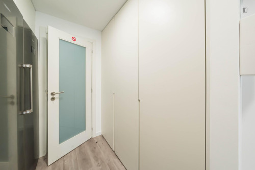 Nice ensuite bedroom in Odivelas