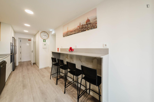 Nice ensuite bedroom in Odivelas